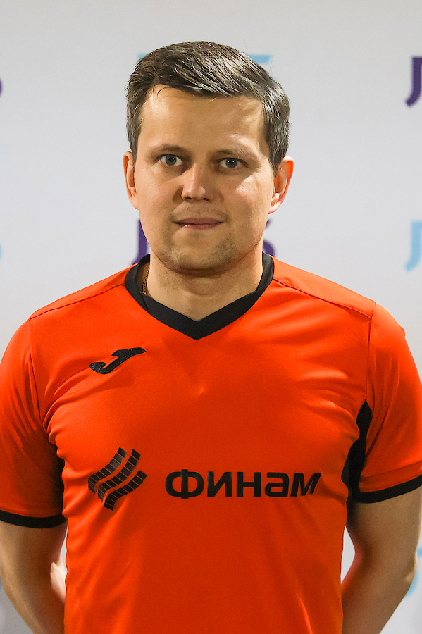 Игорь Попов